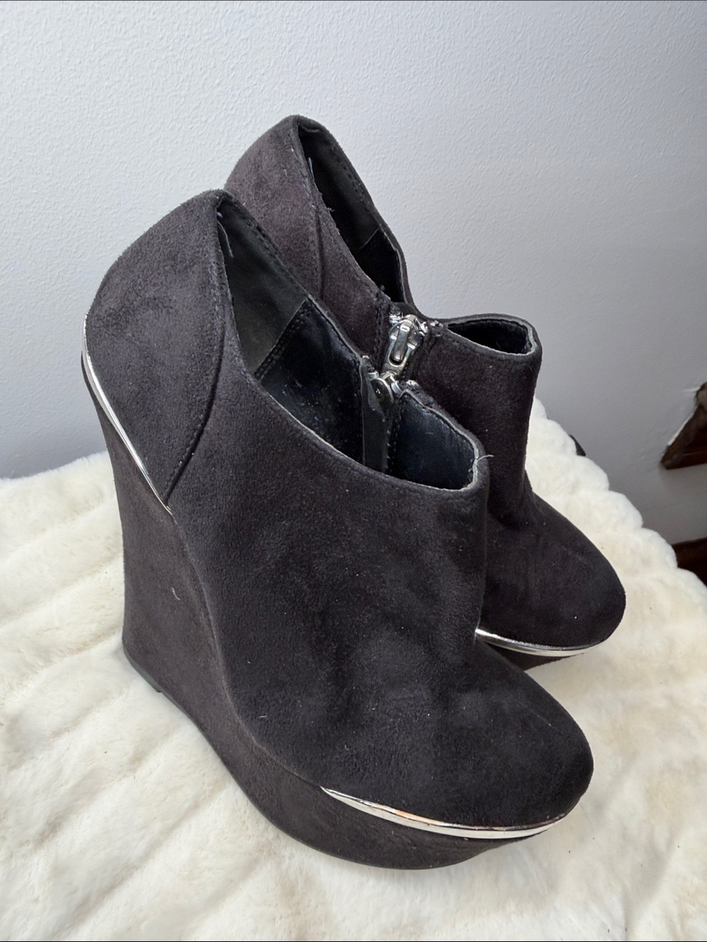Shi by JOURNEYS Black Suede Wedge Booties with Silver Accent